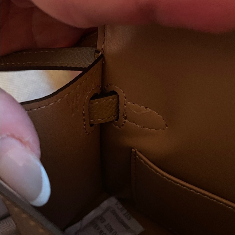 Elegant Tan Top-Handle Leather Bag with Gold Hardware - Picture 6 of 7